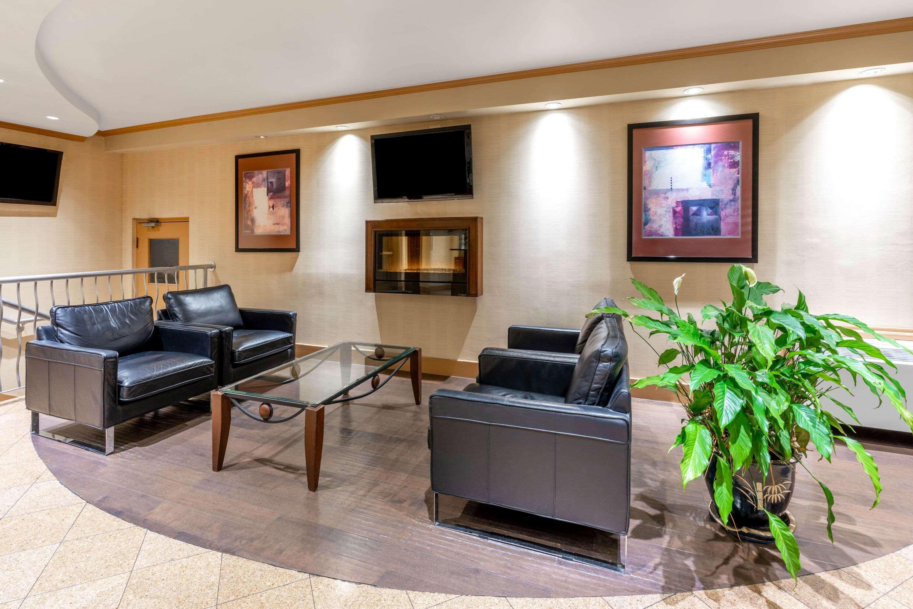 Ramada by Wyndham Coquitlam Exterior foto