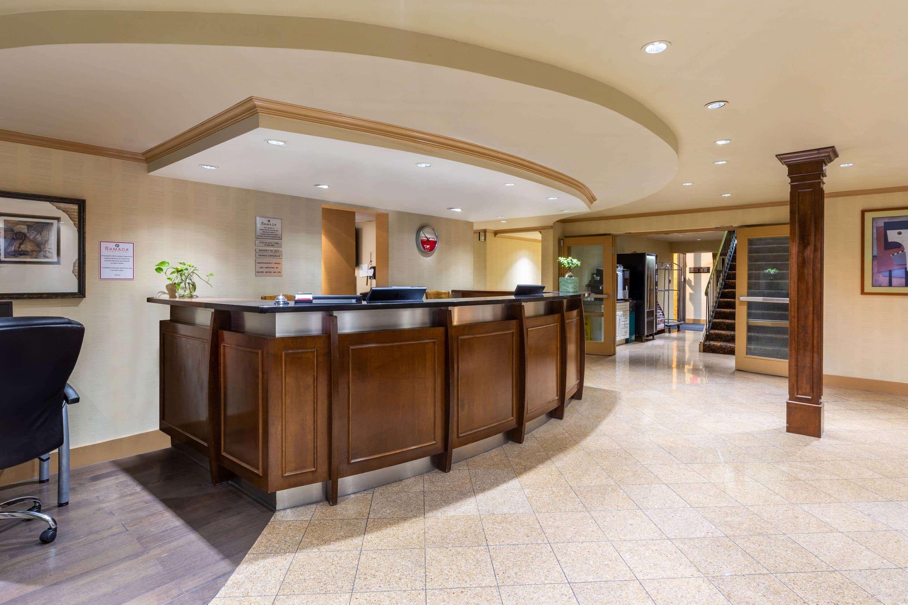 Ramada by Wyndham Coquitlam Exterior foto