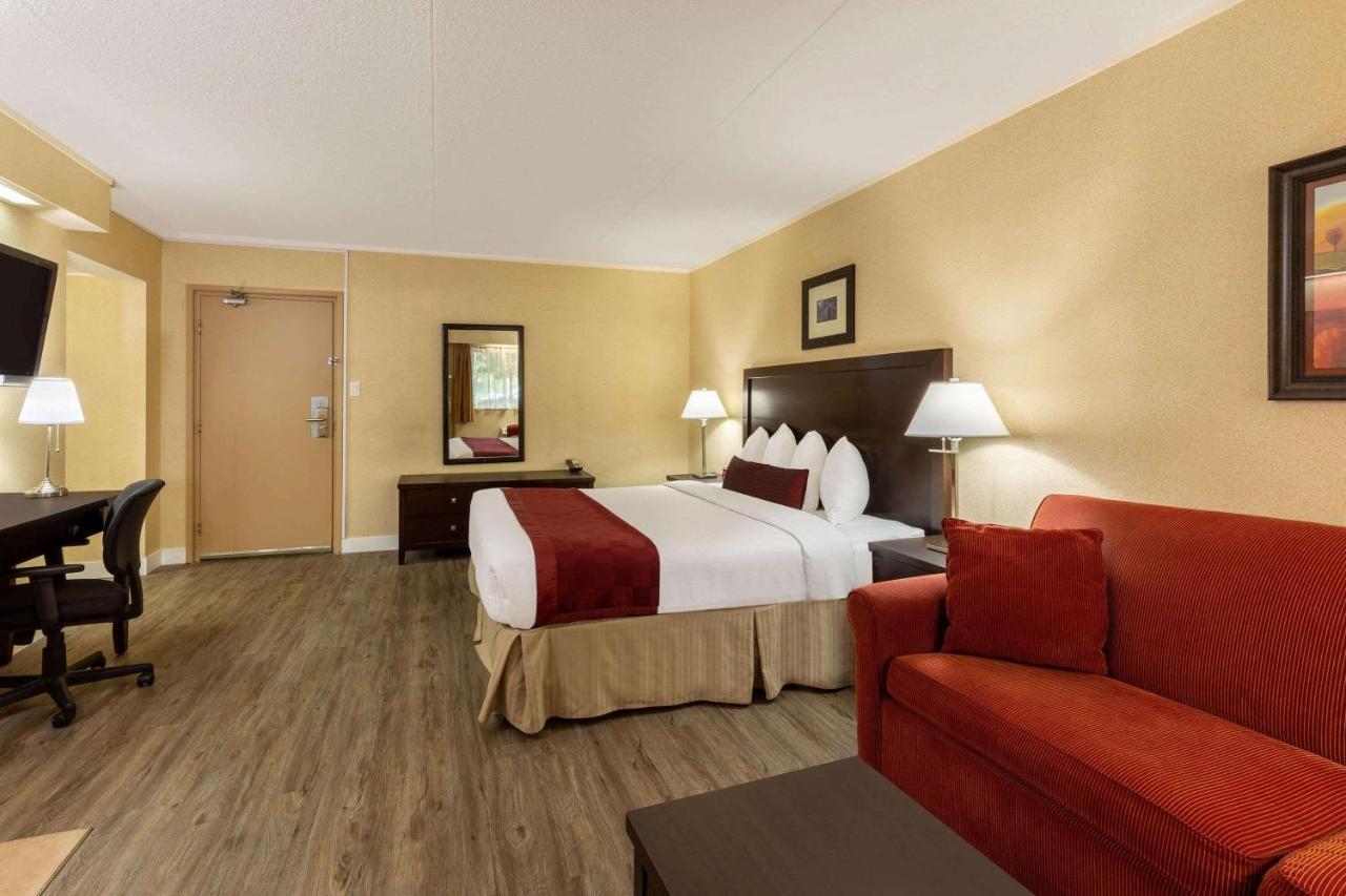 Ramada by Wyndham Coquitlam Exterior foto